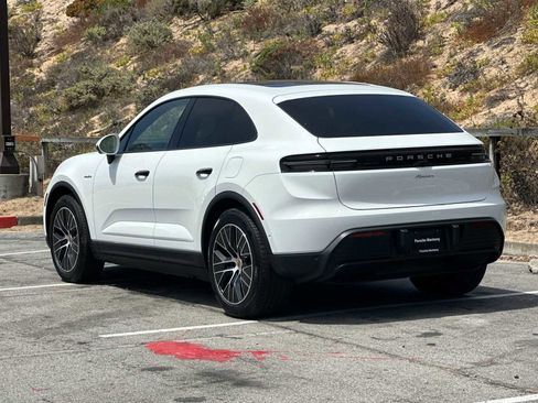 New 2025 Porsche Macan Electric image 3