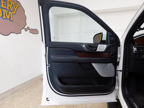 Used 2024 Lincoln Navigator Reserve w/ Equipment Group 201A image 27