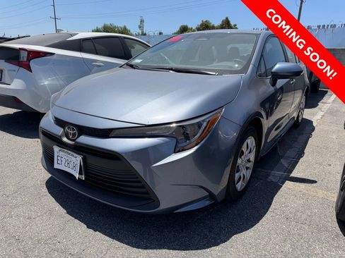 Used 2025 Toyota Corolla LE FWD image 2