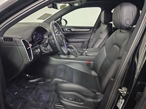 Certified 2023 Porsche Cayenne Platinum Edition AWD/4WD image 5