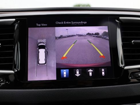 Used 2018 Chrysler Pacifica Touring-L w/ Advanced Safetytec Group FWD image 24