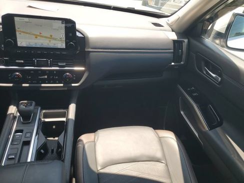 Certified 2024 Nissan Pathfinder Platinum w/ Black Appearance Package FWD image 32
