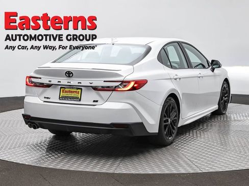 Used 2025 Toyota Camry SE w/ Convenience Package FWD image 5