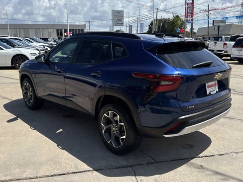 Used 2024 Chevrolet Trax LT w/ Driver Confidence Package FWD image 5