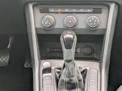 Used 2022 Volkswagen Taos SE FWD image 22