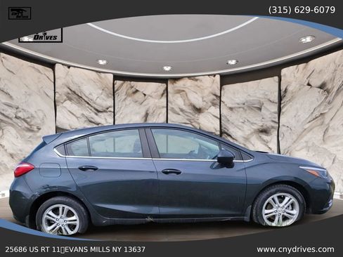 Used 2018 Chevrolet Cruze LT w/ Convenience Package FWD image 4