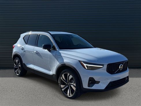 New 2026 Volvo XC40 B5 Ultra w/ Climate Package image 3