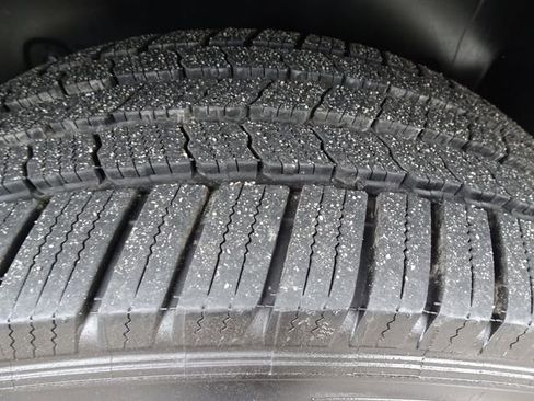 Used 2013 Cadillac Escalade EXT Premium image 38