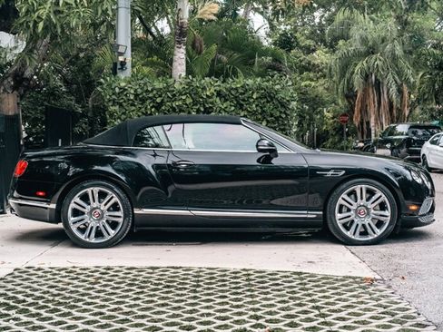 Used 2017 Bentley Continental GT image 9