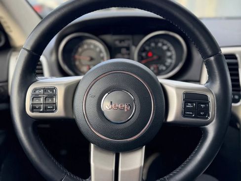 Used 2012 Jeep Grand Cherokee Laredo AWD/4WD image 22