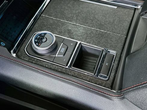 Used 2022 Ford Expedition Limited RWD image 16