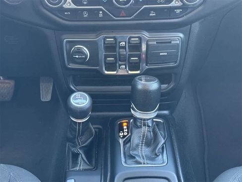 Used 2023 Jeep Gladiator Overland image 16