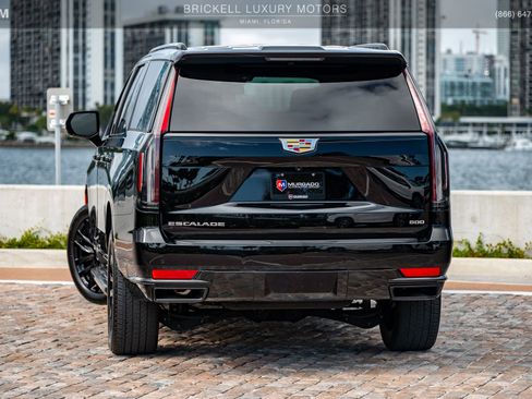 Used 2023 Cadillac Escalade ESV Luxury image 3