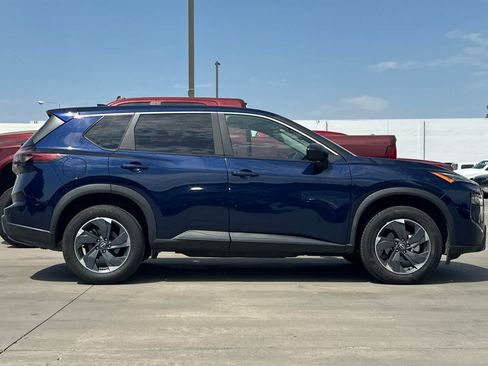 Used 2025 Nissan Rogue SV FWD image 9