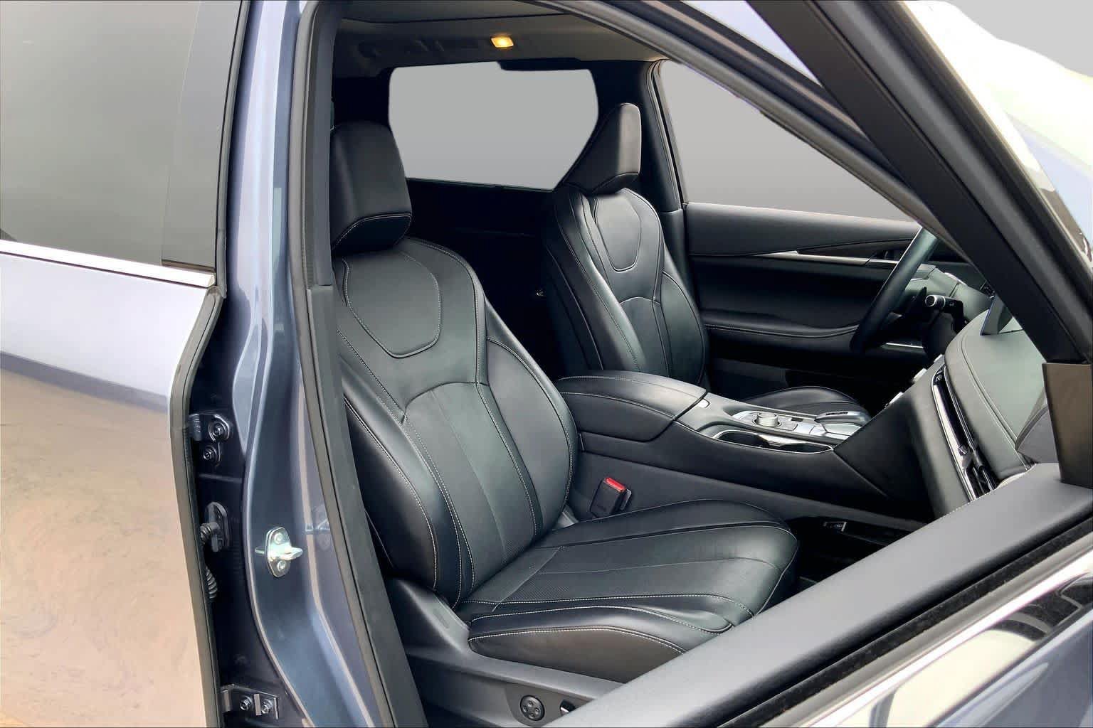 Used 2023 INFINITI QX60 Sensory w/ Vision Package FWD image 9