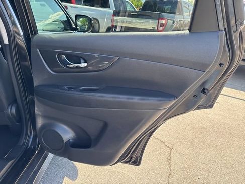 Used 2019 Nissan Rogue SV AWD/4WD image 19