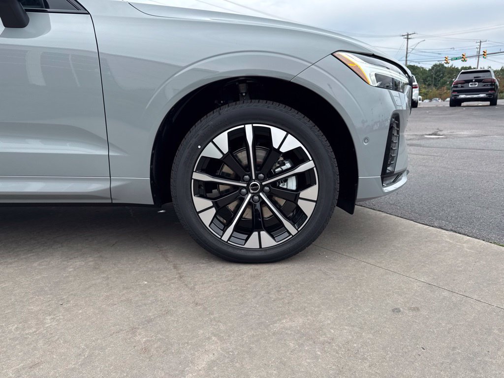Used 2027 Volvo XC60 B5 Plus AWD/4WD image 12