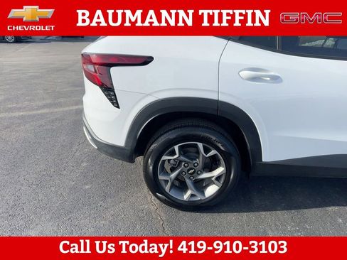 Used 2025 Chevrolet Trax LT image 30