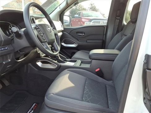 Certified 2025 Nissan Frontier SV image 3