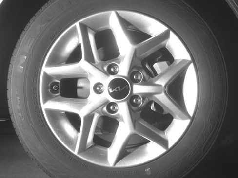 Used 2025 Kia Soul LX w/ LX Technology Package FWD image 13
