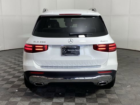 Certified 2025 Mercedes-Benz GLB 250 4MATIC image 9