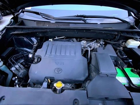 Used 2015 Toyota Highlander LE image 29