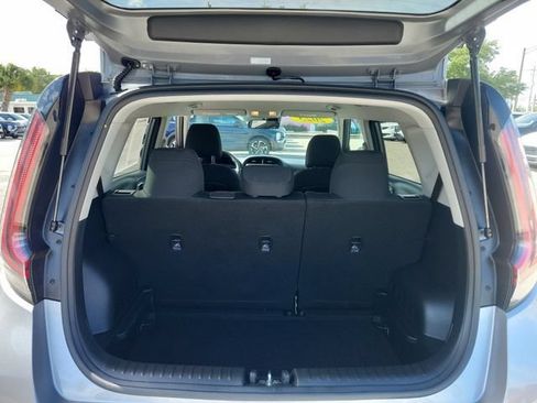 Used 2025 Kia Soul LX FWD image 10