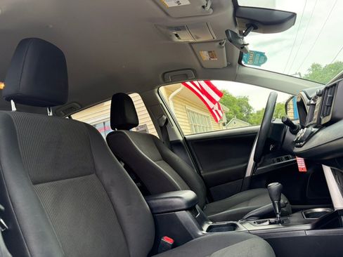 Used 2018 Toyota RAV4 LE w/ All Weather Liner Package AWD/4WD image 28