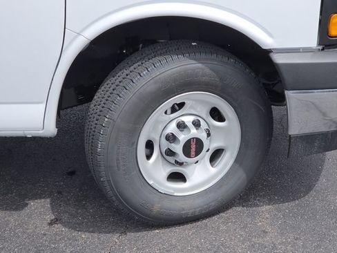 New 2026 GMC Savana 3500 w/ Driver Convenience Package RWD image 19