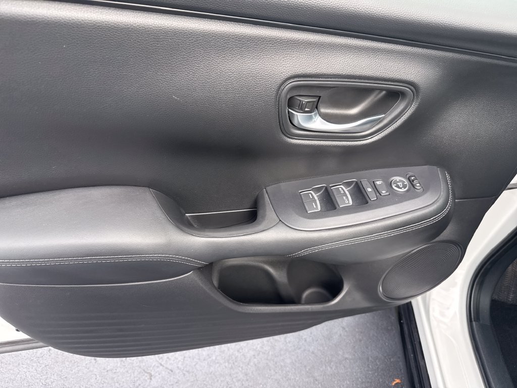 Used 2024 Honda HR-V EX-L image 9