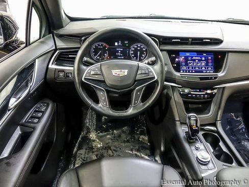 Certified 2025 Cadillac XT5 Premium Luxury image 2