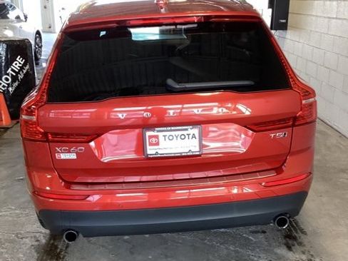 Used 2018 Volvo XC60 T5 Momentum w/ Advanced Package image 9