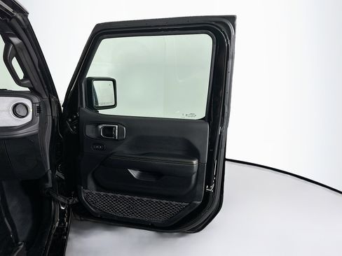 Used 2025 Jeep Wrangler Unlimited Sahara w/ Safety Group AWD/4WD image 31