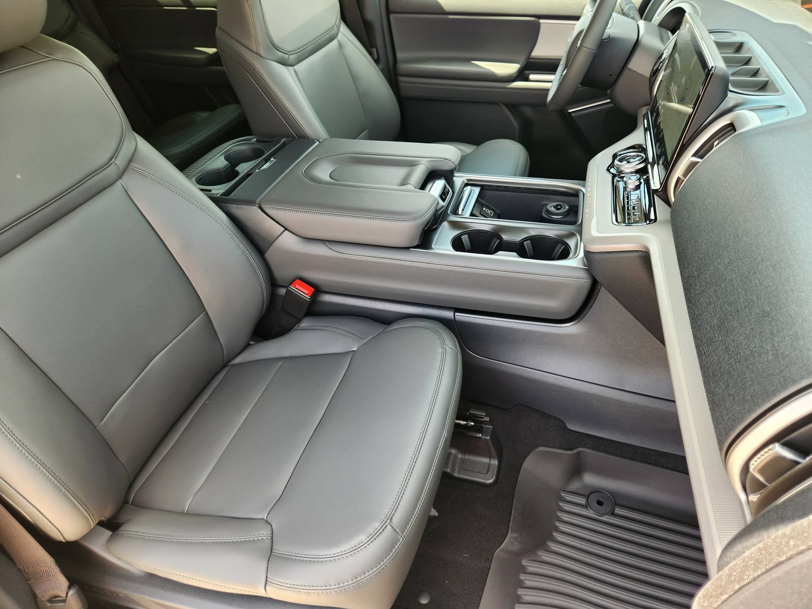 New 2026 Ford Expedition Active RWD image 14