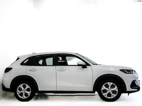 Used 2024 Honda HR-V LX image 4