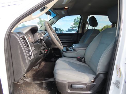 Used 2018 RAM 2500 Tradesman w/ Chrome Appearance Group image 13