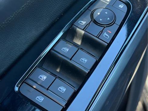 Used 2024 Nissan Pathfinder SL w/ SL Premium Package image 12