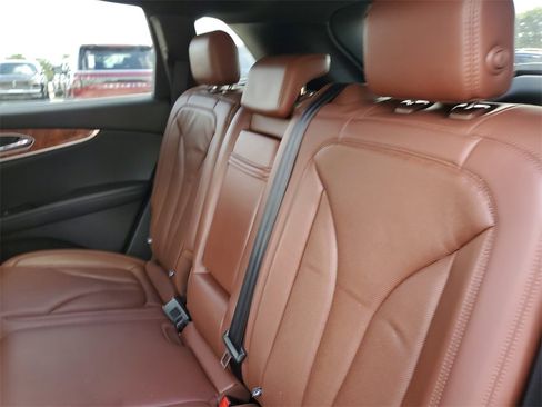 Used 2019 Lincoln Nautilus Reserve image 12