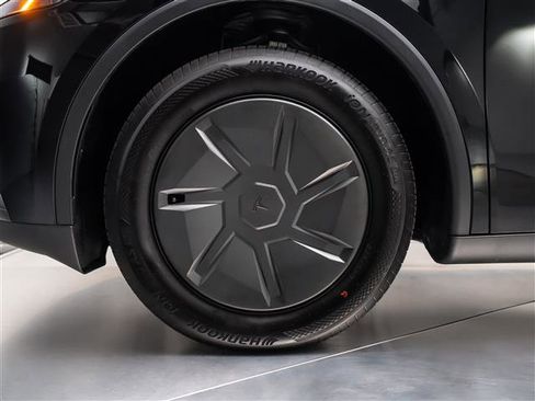 Used 2026 Tesla Model Y 2WD image 12