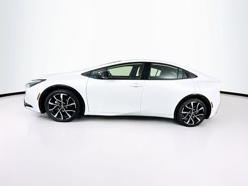 Used 2025 Toyota Prius Plug-In Hybrid FWD image 6