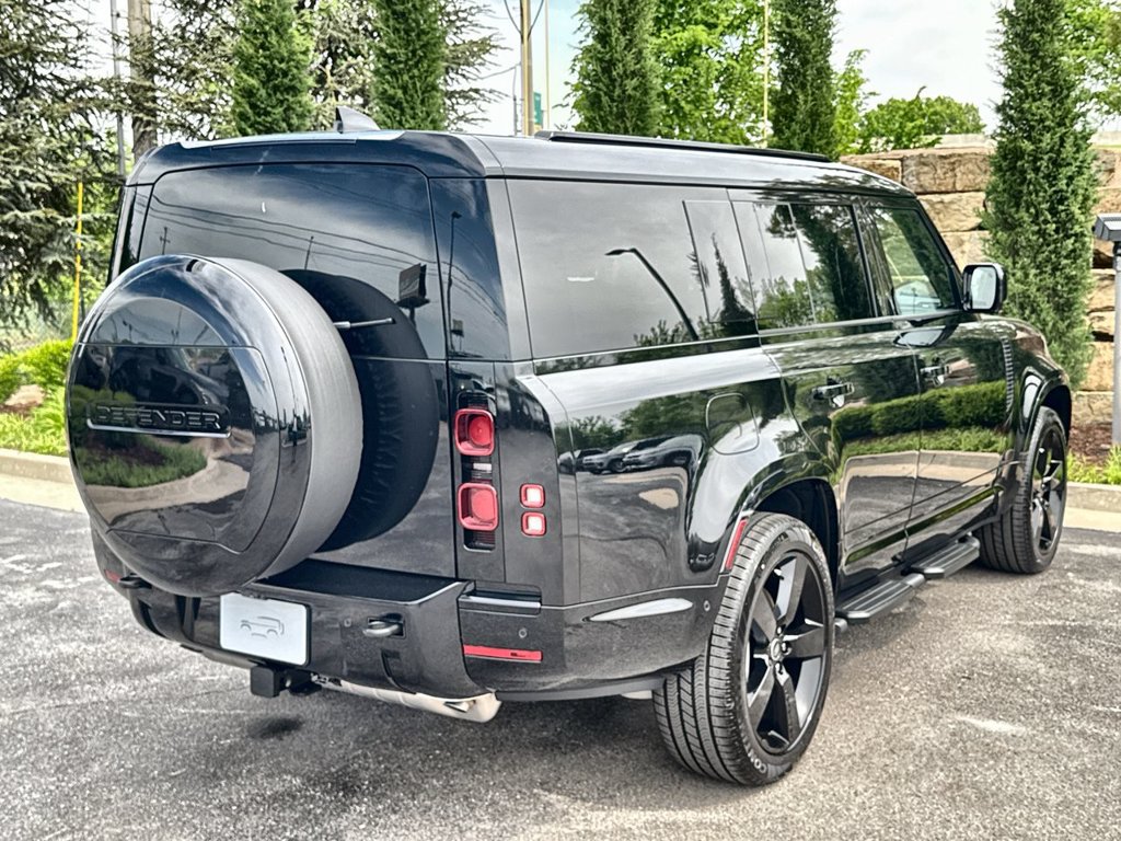 Certified 2025 Land Rover Defender 130 X-Dynamic SE AWD/4WD image 5