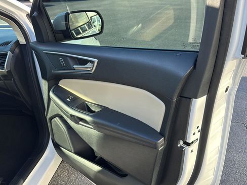 Used 2022 Ford Edge SEL w/ Convenience Package image 12