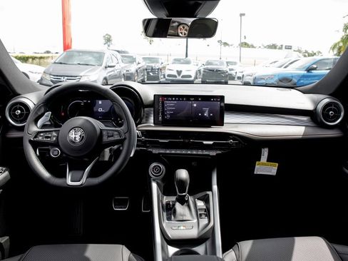 New 2025 Alfa Romeo Tonale w/ Premium Package image 31