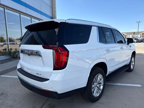 Used 2024 GMC Yukon SLT w/ SLT Luxury Package AWD/4WD image 3