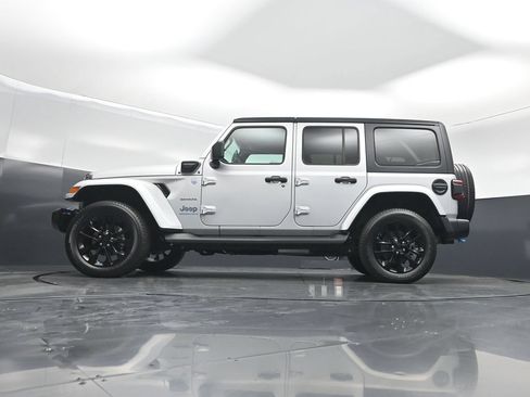 Used 2023 Jeep Wrangler Unlimited Sahara w/ Cold Weather Group AWD/4WD image 8