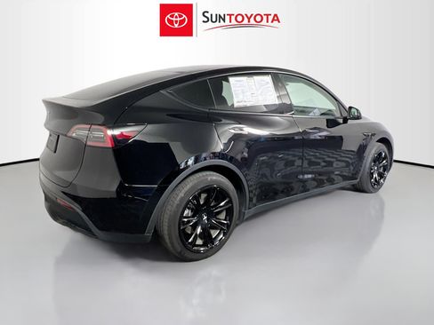 Used 2024 Tesla Model Y 2WD image 4