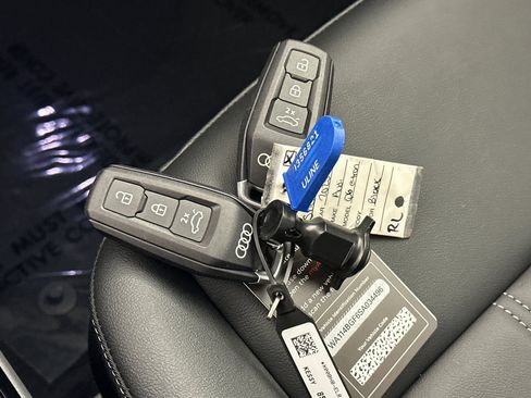 Used 2025 Audi Q6 e-tron Premium w/ Convenience Package image 25