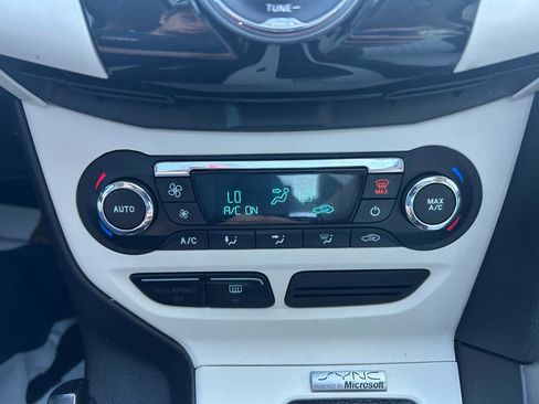 Used 2013 Ford Focus Titanium FWD image 29