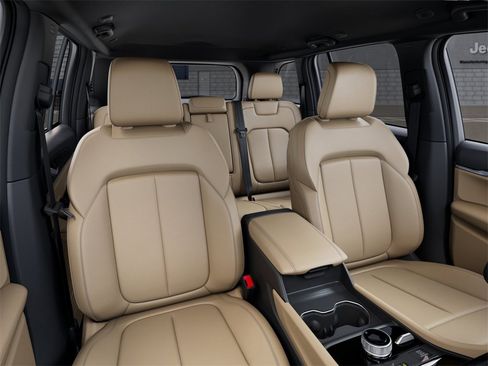 New 2025 Jeep Grand Cherokee Limited w/ Black Appearance Package image 16