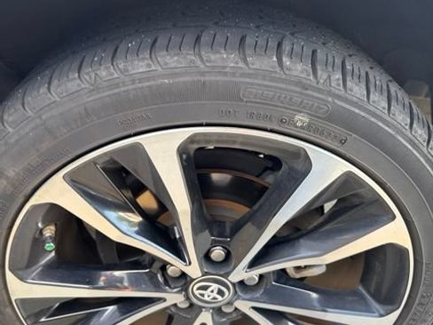 Used 2019 Toyota Corolla SE FWD image 23